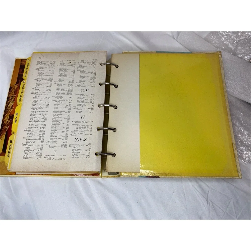 Vtg 1970 Sewing Book Better Homes and Gardens Illustrated HC 5-Ring Binder